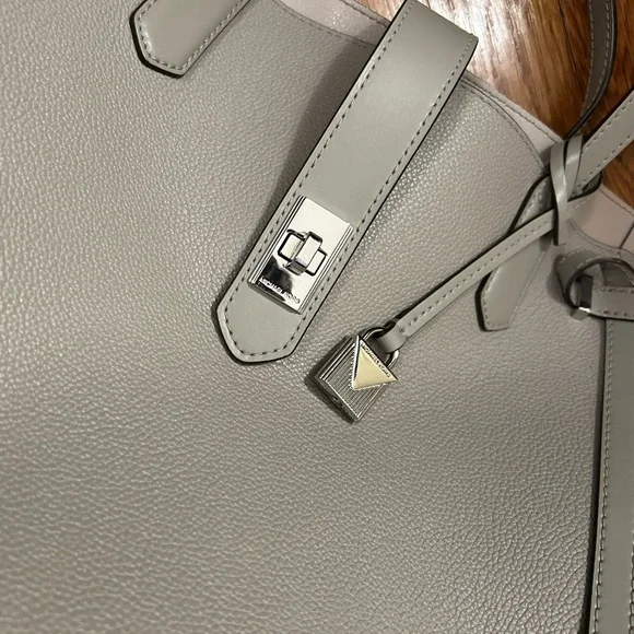 Michael Kors Cassie Pearl Grey Leather Tote - Picture 3 of 11